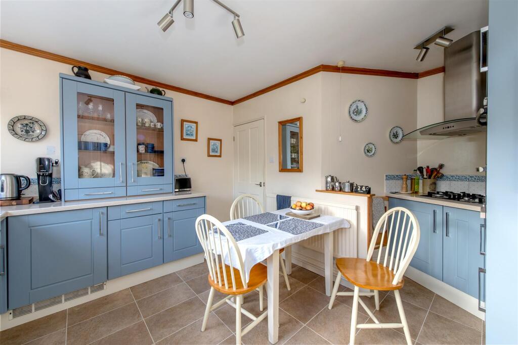 10, Haines Hill, Taunton photo 3