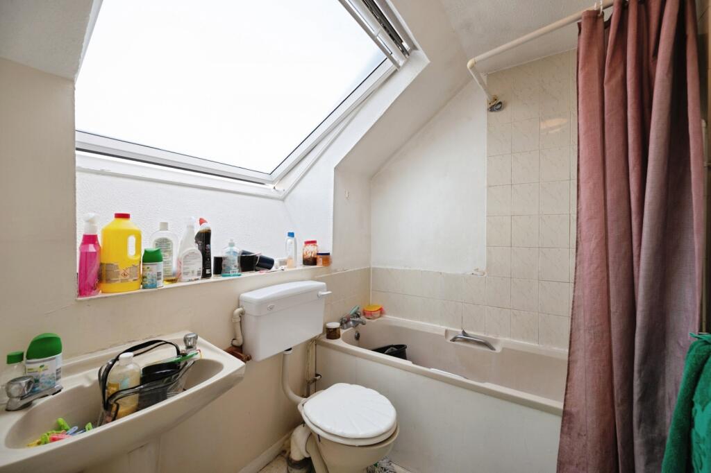 Grayshott Road, Southsea, Hampshire, PO4 - View 4