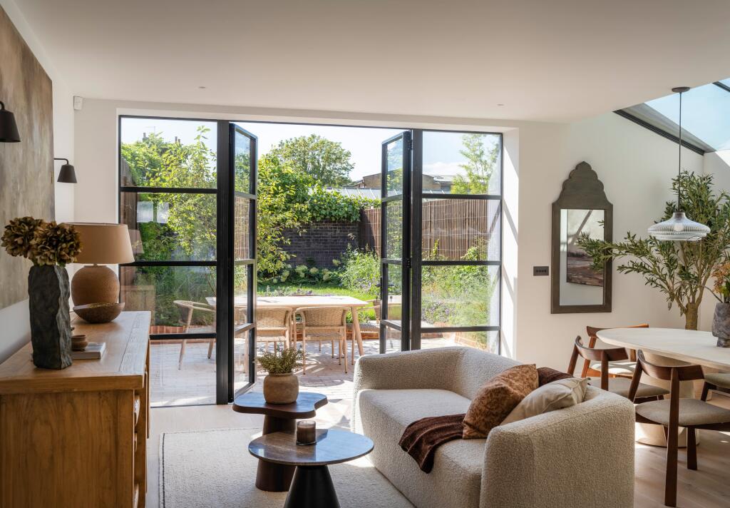 House in London, Brondesbury Park, Queen's Park - View 4