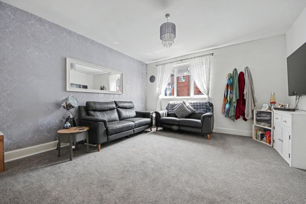 House in Southampton - More