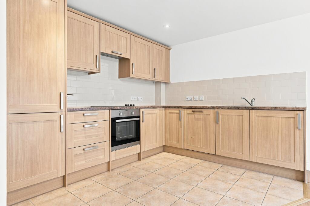 Apartment in Romford - View 5