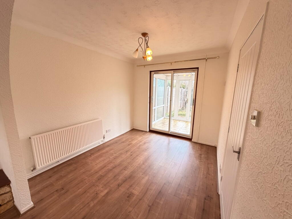 House in Northampton, North Northamptonshire - More