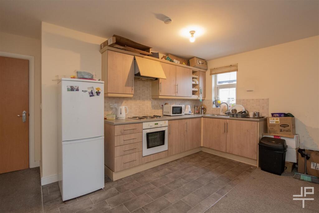 Pendle Court, Leigh, WN7 3AB photo 3