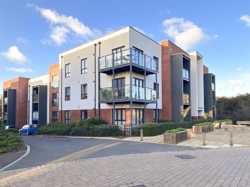 Main image of property: Brooklands Road, Bexhill-On-Sea TN39 4FS
