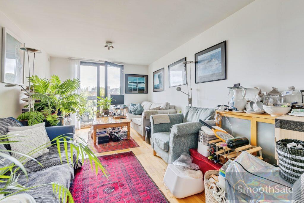 Apartment in Horsham, West Sussex - More
