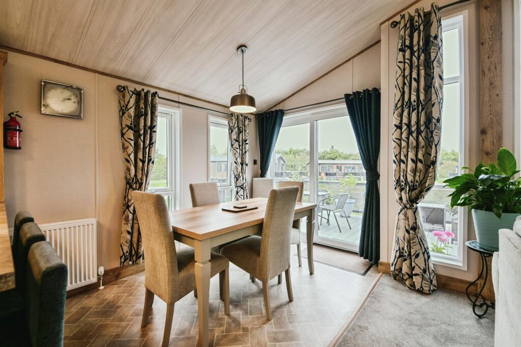 House in Lincoln - View 5