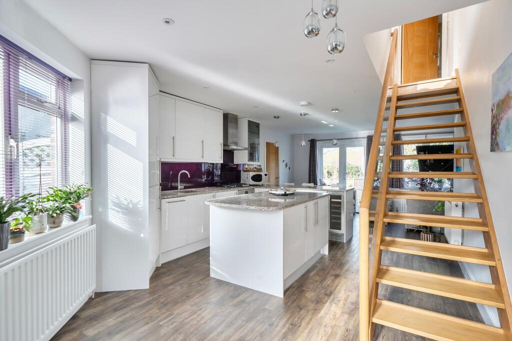 Crowborough Close, Warlingham, CR6 photo 2
