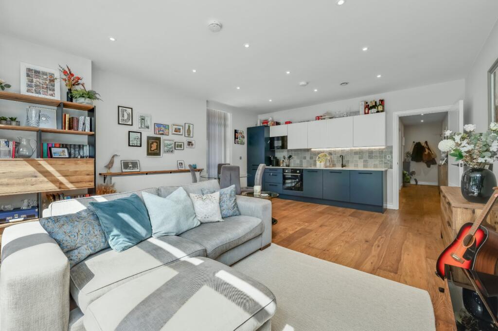 Apartment in Elmbridge, Claygate - View 5