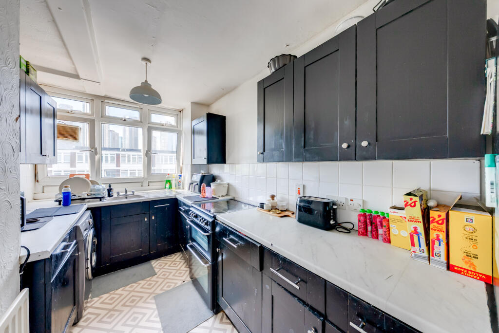 Apartment in London, Manchester Estate, Isle of Dogs - View 3