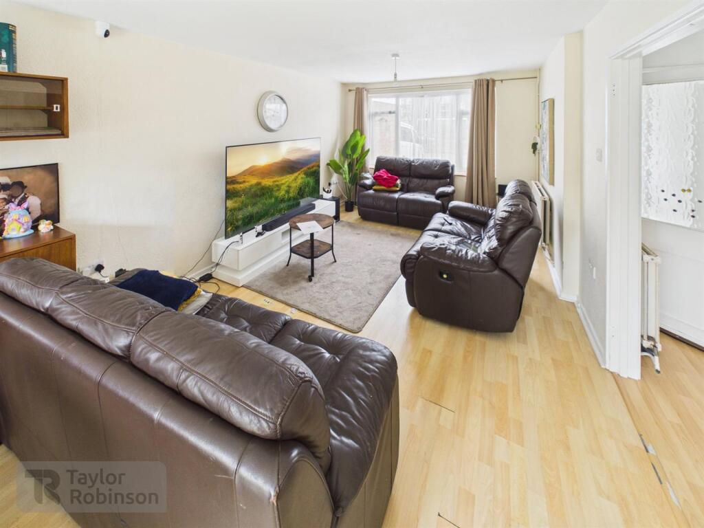 House in Crawley, Furnace Green - View 2