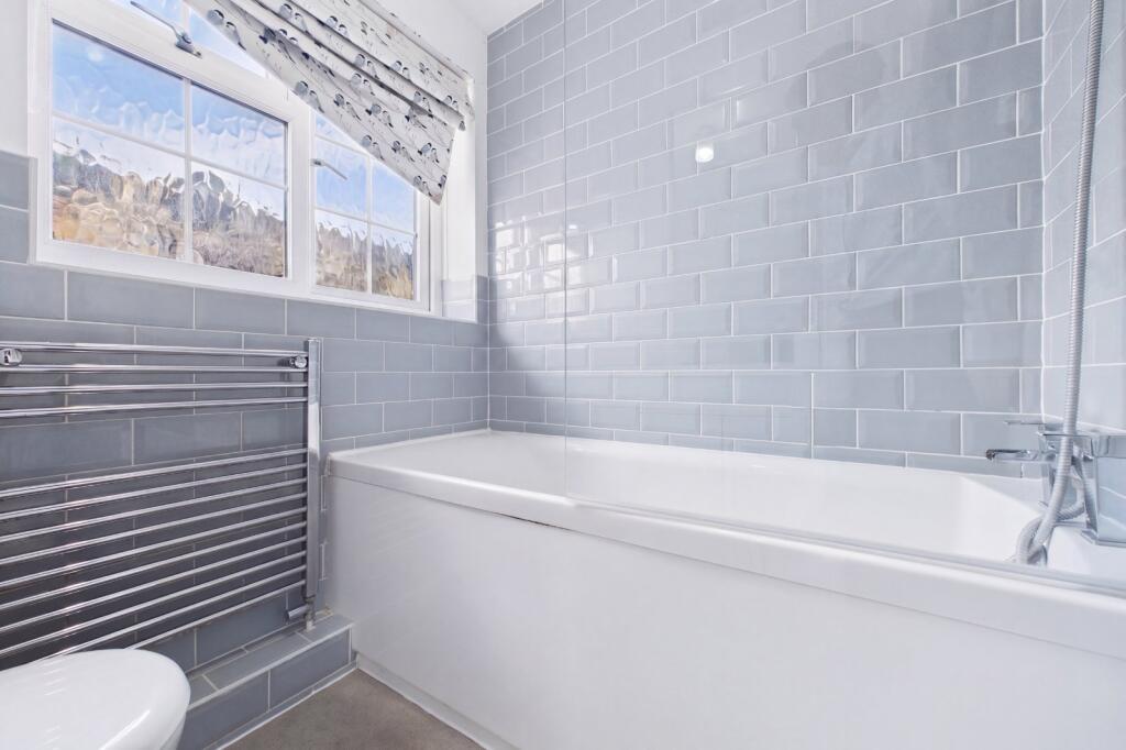 Apartment in Surrey Heath, Surrey - More