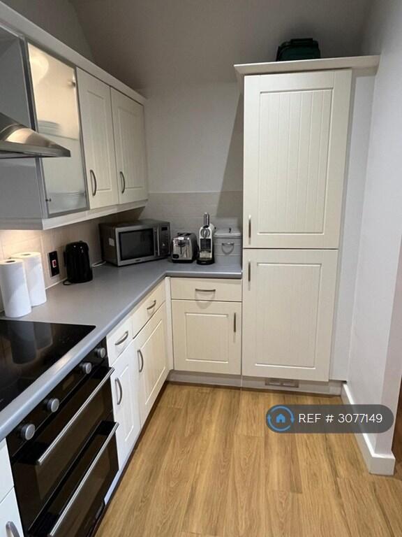 Apartment in St Albans - View 4