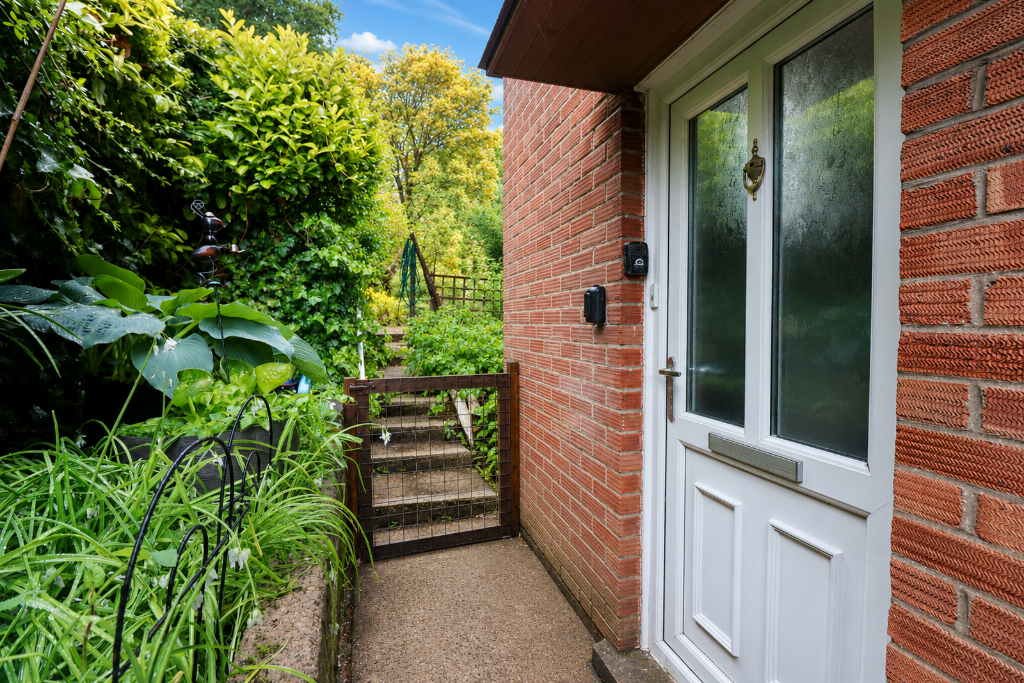 Graig-yr-helfa Road, Pontypridd, CF37 photo 4