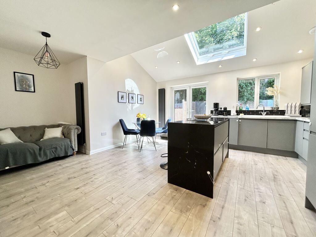 Bernard Close, Dunstable - View 3