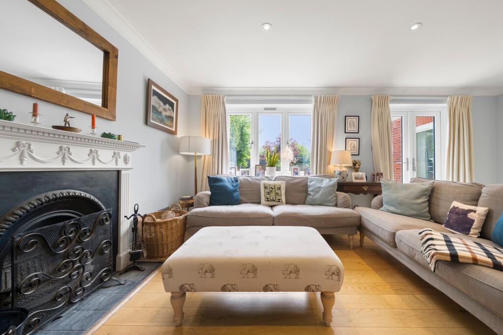 Vale Road, Claygate, KT10 photo 4