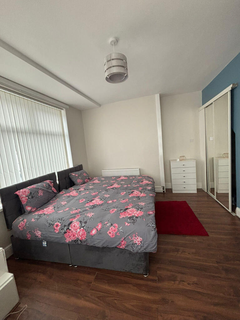 3 bedroom end of terrace house for rent