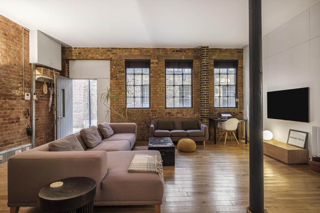 Main image of property: Cyntra Place, Hackney, E8