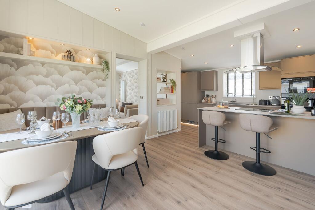House in Bletchingdon, Enslow - More