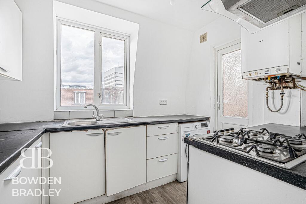 Apartment in London, Rush Green - View 4