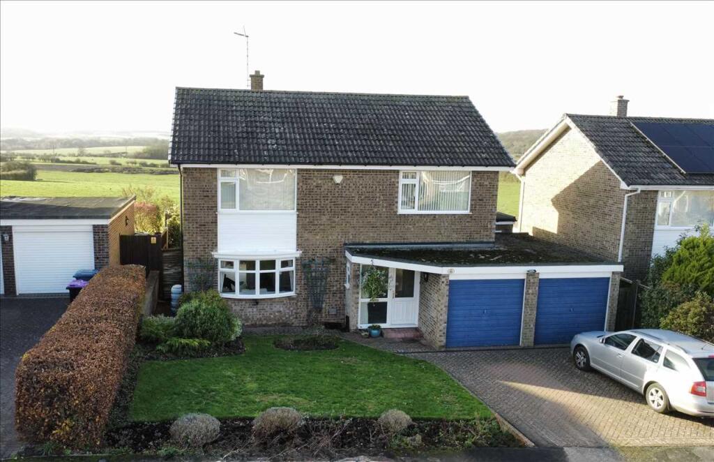 4-bed detached on Brook View Drive, Nottingham, £465,000