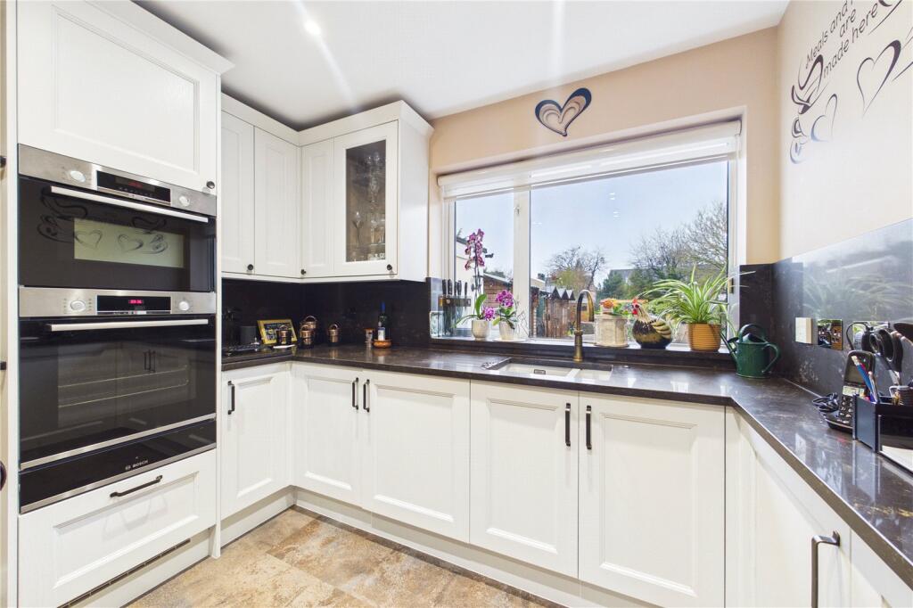 Westwood Road, Tilehurst, Reading, Berkshire, RG31 photo 2