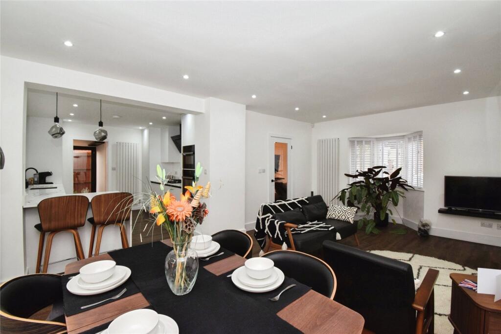 House in Oadby and Wigston, Leicestershire - More
