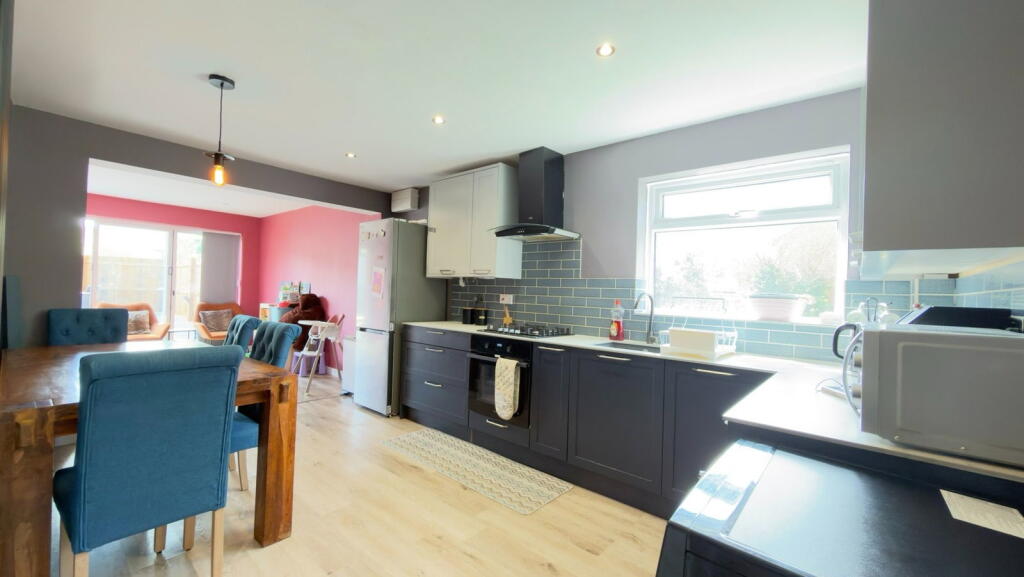 House in Tewkesbury, Bishop's Cleeve - More