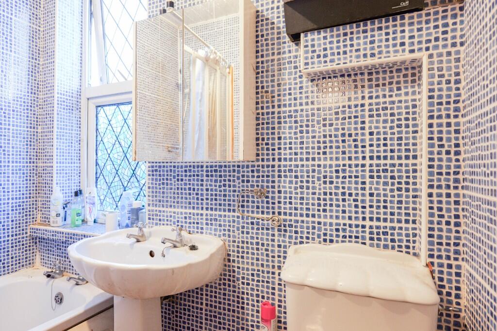House in Leeds, Moor End, Armley - More