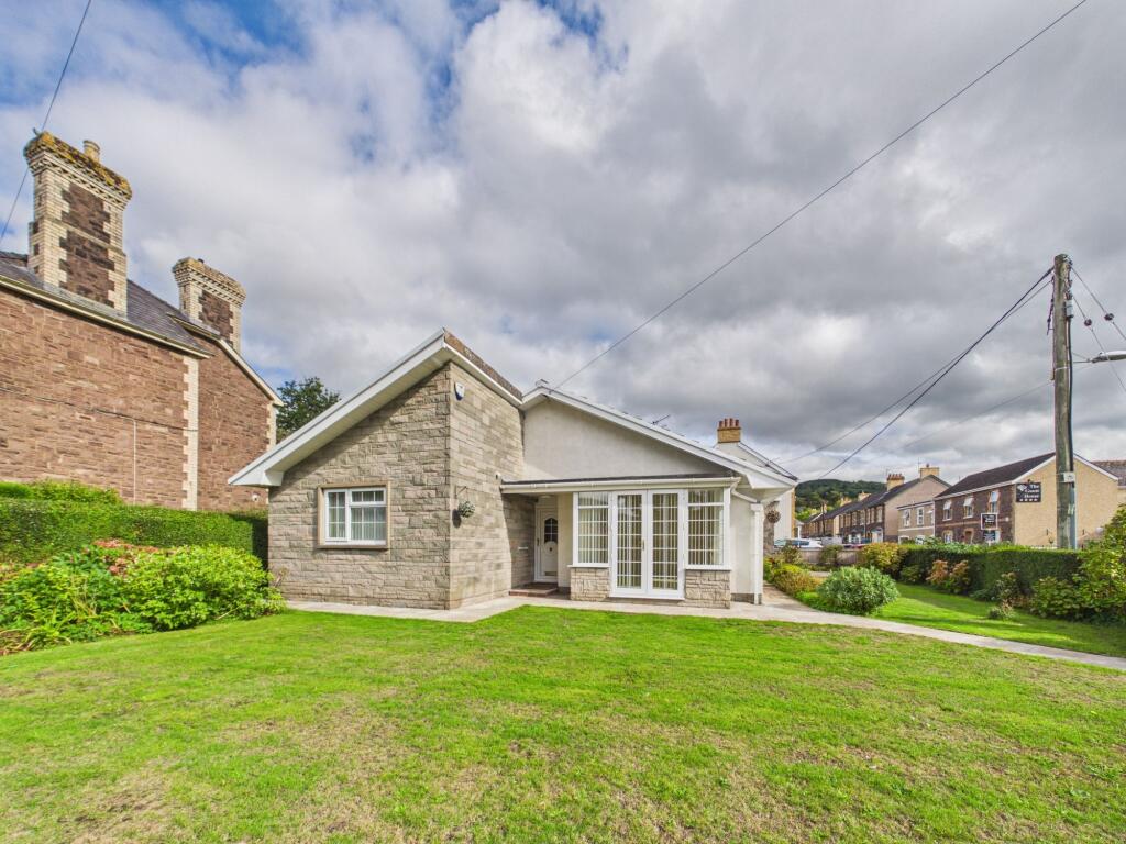 Main image of property: Oxford Street, Abergavenny, NP7