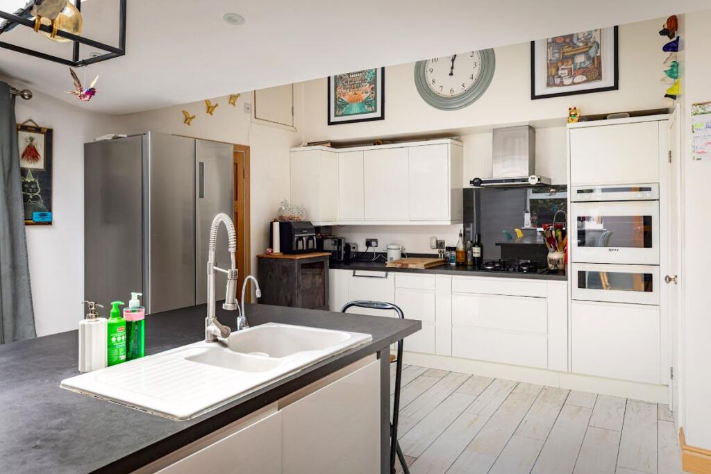 House in Twickenham - View 5