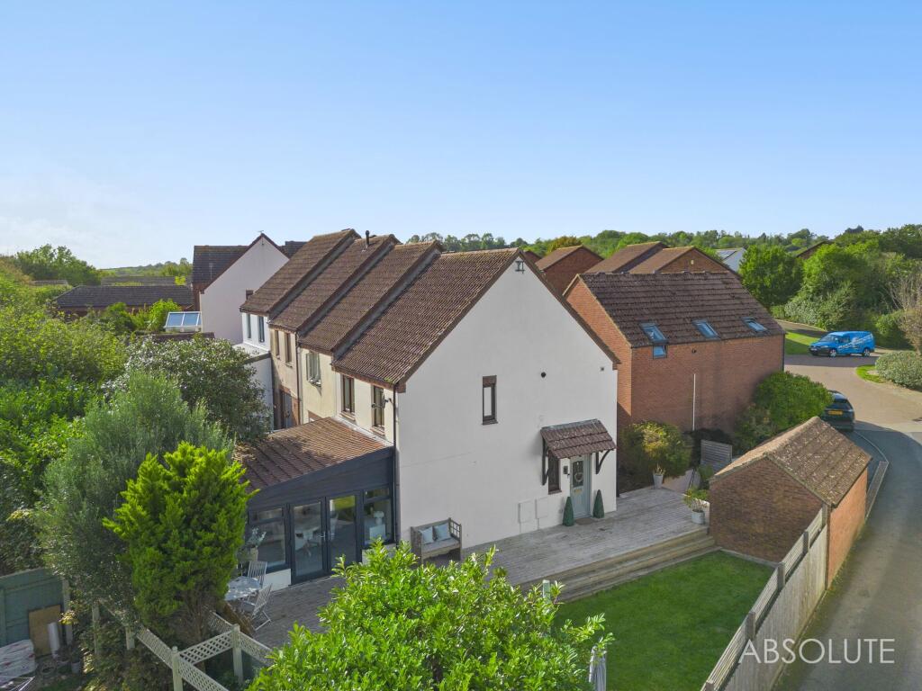 3-bed semi-detached on Hameldown Close, Torquay, TQ2, £295,000