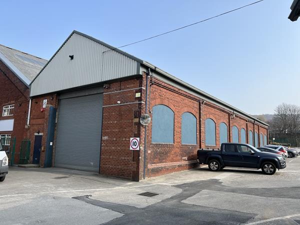 Main image of property: Fitting Shop Annexe, Huddersfield Road, Elland, HX5 0EE
