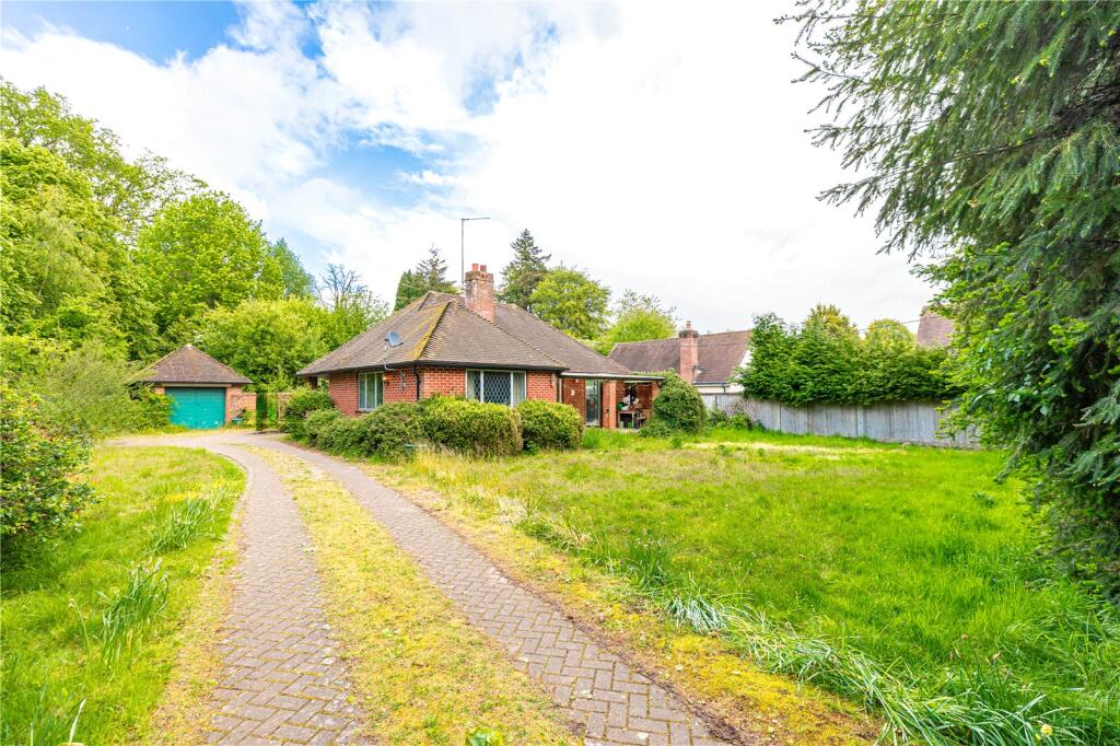 3-bed detached on Wash Water, Newbury, Berkshire, RG20, £550,000