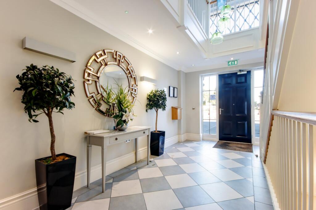 Apartment in Sevenoaks - View 4