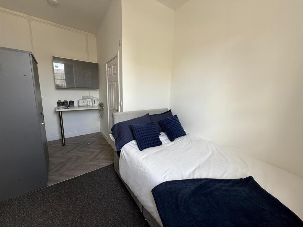 House in Nottingham - View 2