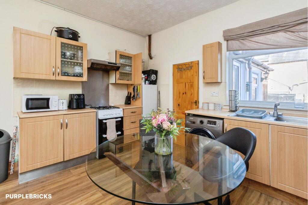 House in Stoke-on-Trent - More