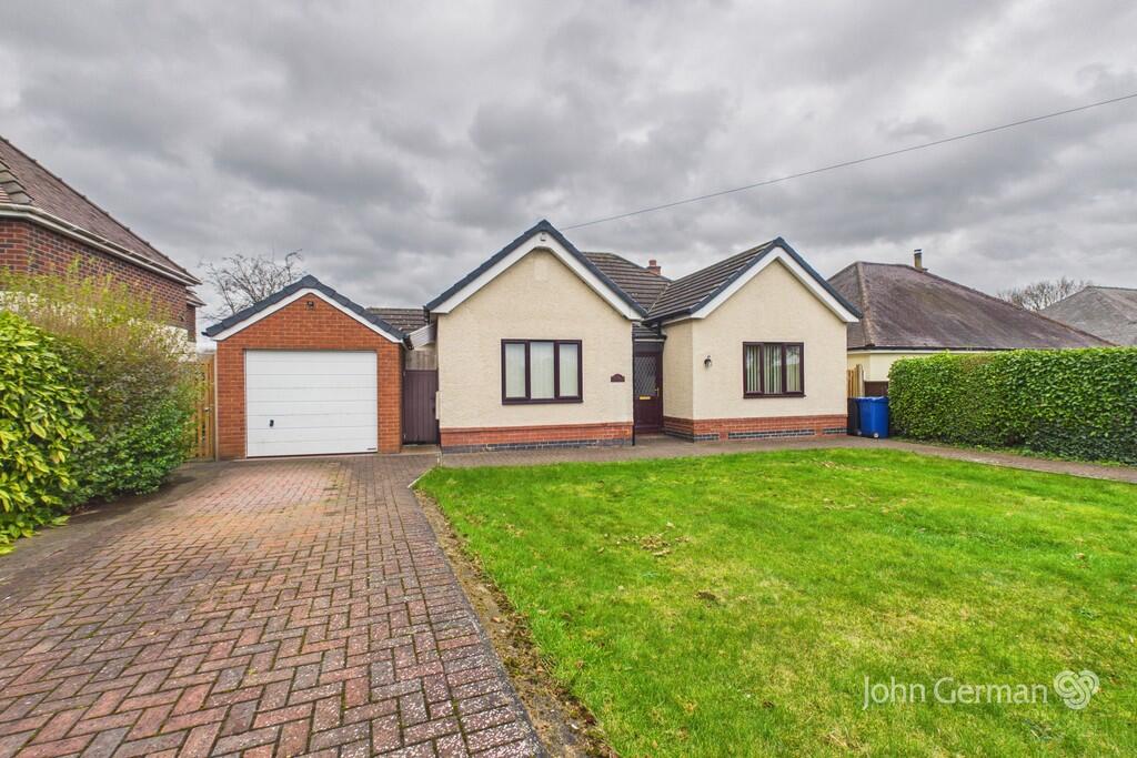 3-bed detached on Craythorne Road, Stretton, £325,000
