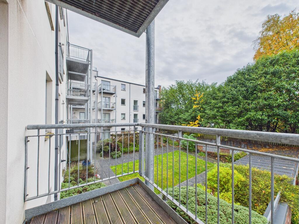 Apartment in Edinburgh, Drylaw - View 5