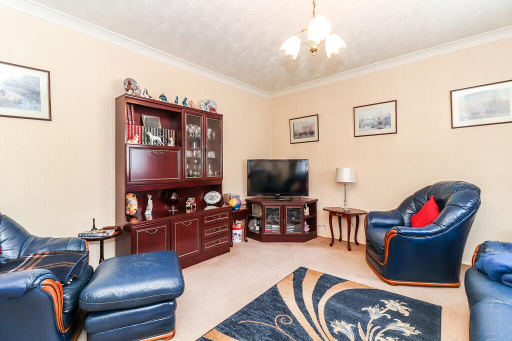 House in Three Rivers, Carpenders Park, Watford Rural - View 3