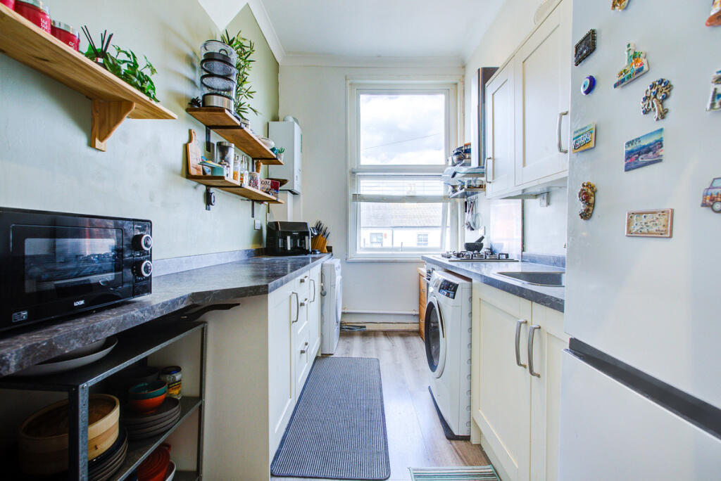 Apartment in Southend-on-Sea, North Shoebury - View 5