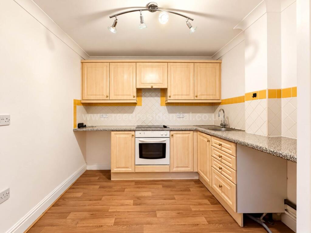 Apartment in Southend-on-Sea - View 5