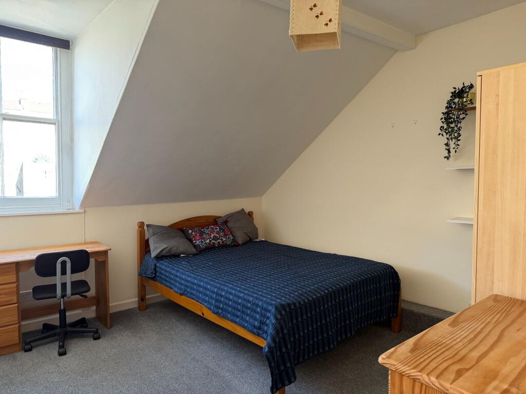 Apartment in Bristol - View 3