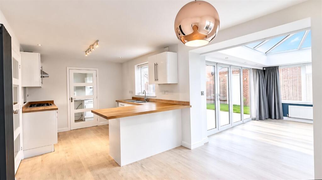 House in Doncaster, Cantley - View 2