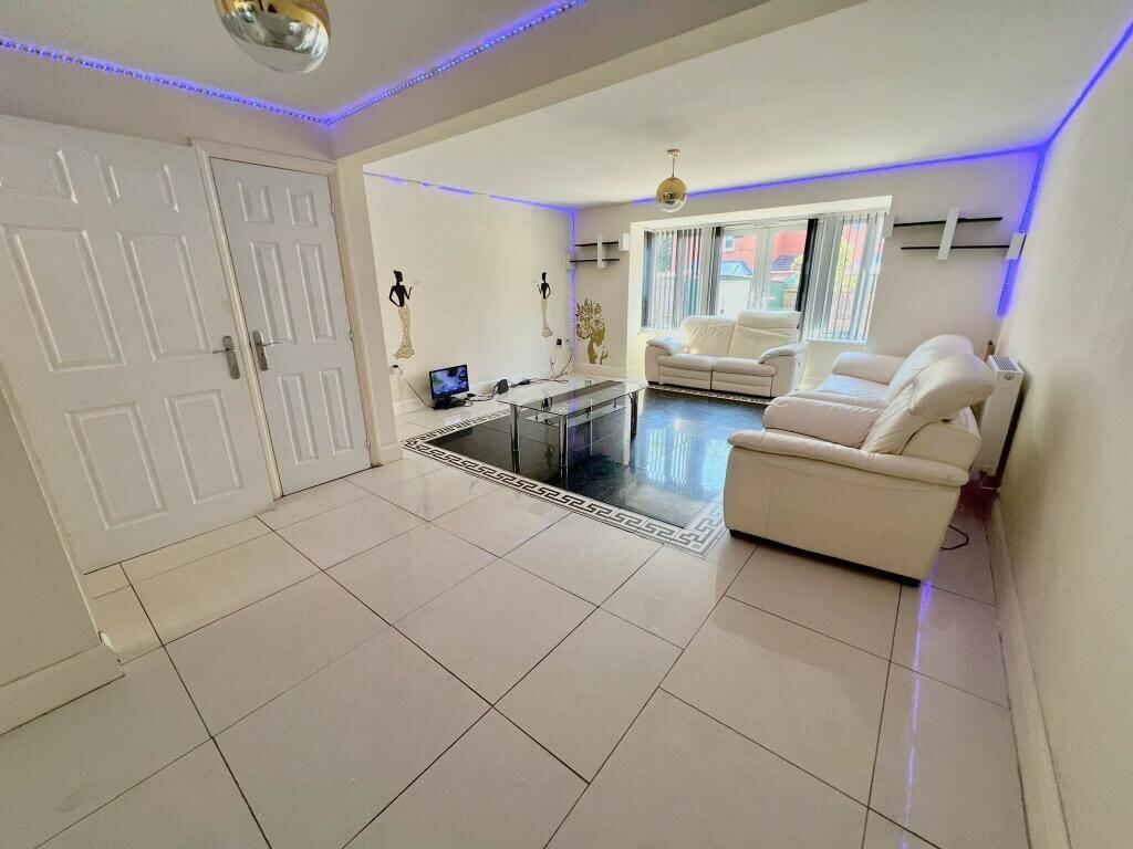4 bedroom town house for rent