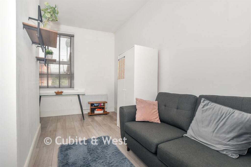 Apartment in Havant, West Leigh - View 5