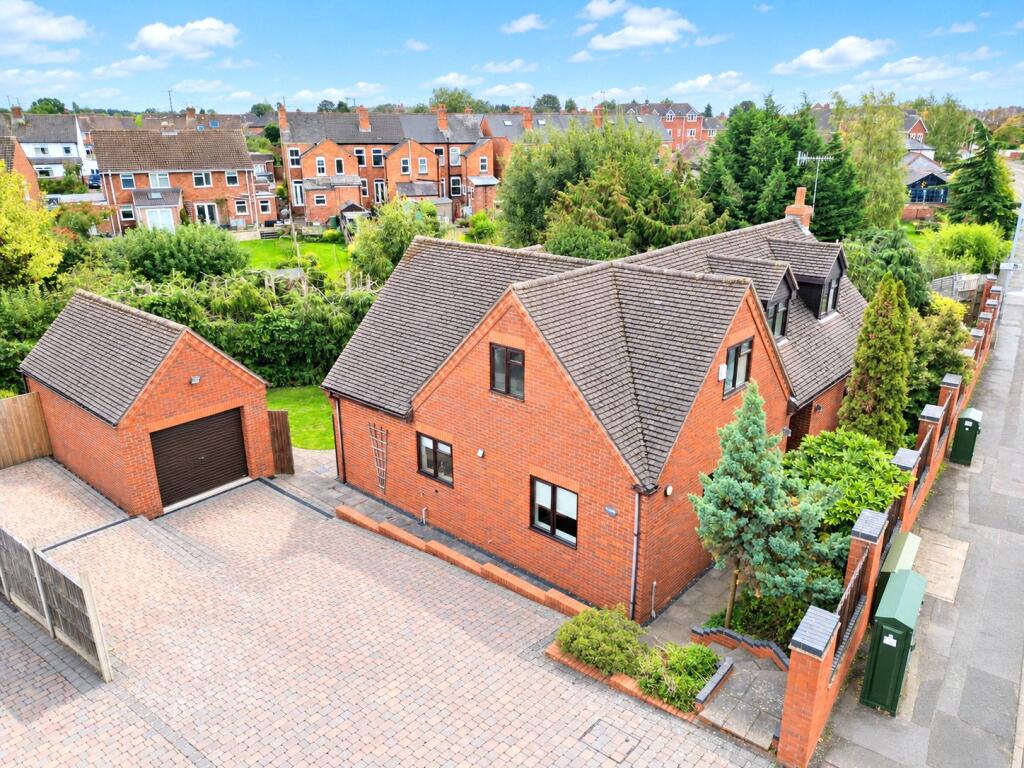 3-bed detached on Ombersley Road, Worcester, Worcestershire, WR3, £500,000