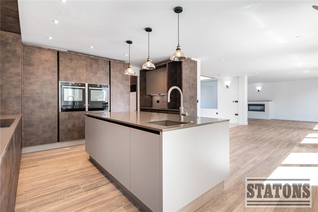 House in Potters Bar, Hertfordshire - View 5