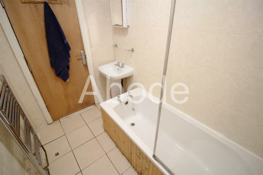 8 bedroom house for rent