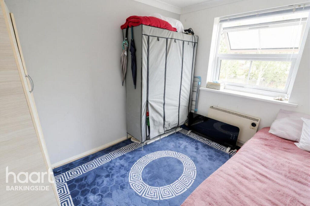 Apartment in London, Hainault - More