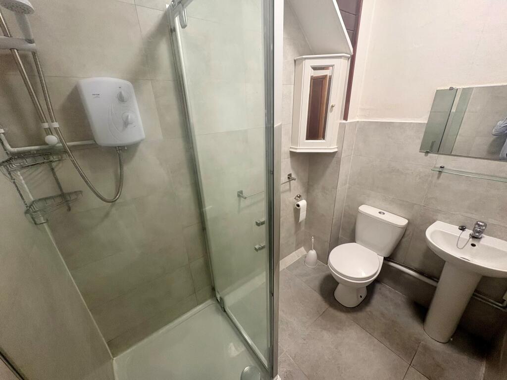 Apartment in Cardiff, Penylan - View 4